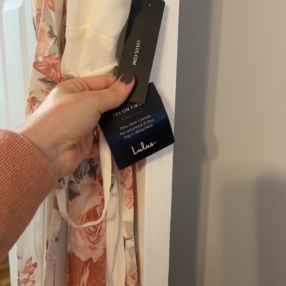 Never been worn. Tags still on. Size M Lulu’s wrap dress. Slit in the front. - Picture 3 of 5